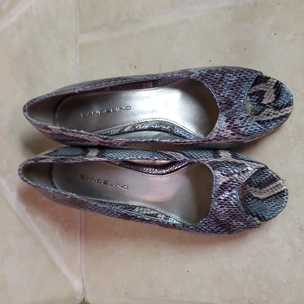 Bandolino Blue and Gray Snakeskin Flats